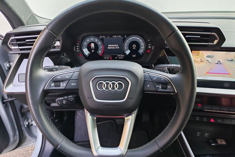 奥迪A3 2025款 Sportback 35TFSI 飞驰尊享型中控内饰7010
