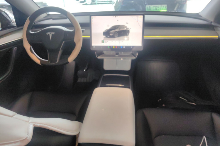 特斯拉 Model Y 2023款 长续航全轮驱动版中控内饰7002