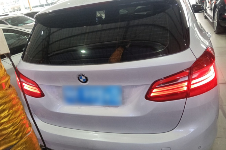 宝马2系旅行车 2016款 220i 领先型车身外观6004