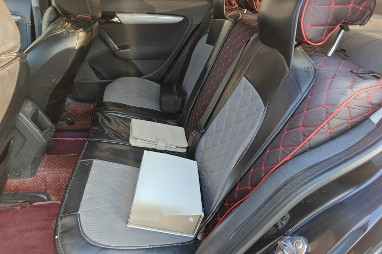 大众 朗逸 2013款 改款经典 1.6L 手动风尚版中控内饰21