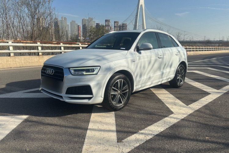 奥迪Q3 2018款 30周年年型 35 TFSI 运动型车身外观1