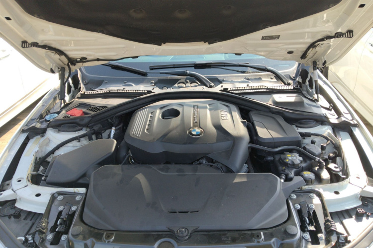 宝马3系 2018款 330i M运动曜夜版机舱底盘24