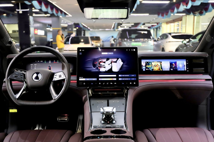 腾势Z9GT 2024款 1100四驱Max首发版中控内饰7009