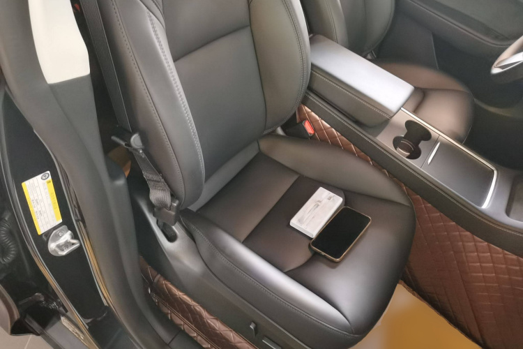 特斯拉 Model Y 2024款 后轮驱动版中控内饰41