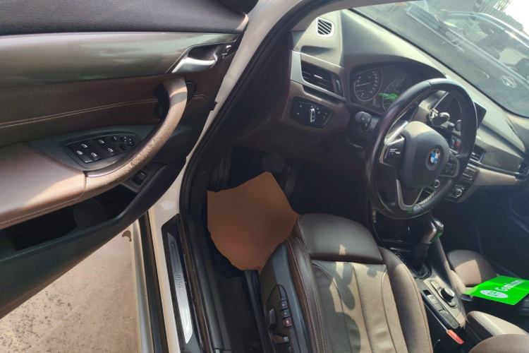 宝马X1 2018款 sDrive18Li 尊享型中控内饰7003