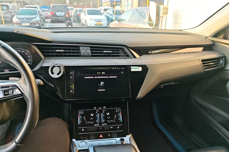 奥迪e-tron(进口) 2019款 55 quattro 技术型中控内饰12