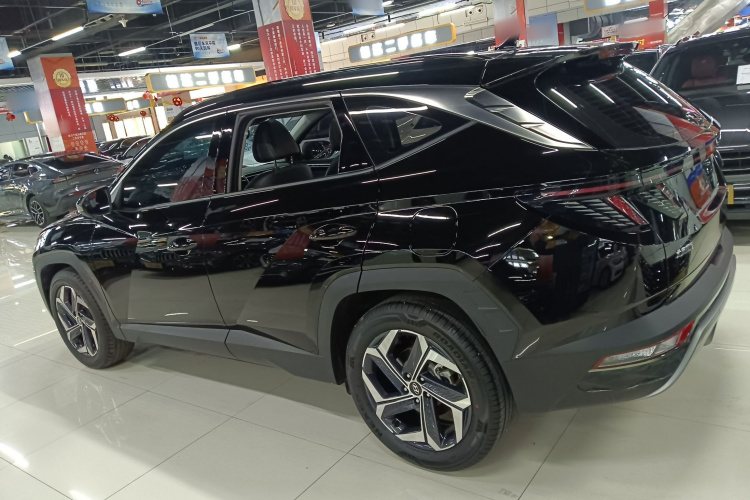 现代 2023款 途胜L 1.5T 自动两驱DLX豪华版车身外观4