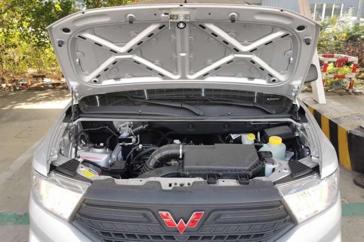 五菱汽车 五菱宏光V 2022款 1.5L劲取版电动助力LAR机舱底盘24