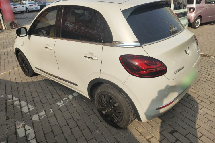 五菱汽车 五菱缤果 2023款 333km 灵犀互联+款车身外观4