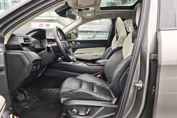 领克05 2022款 2.0TD 两驱耀Halo中控内饰7001