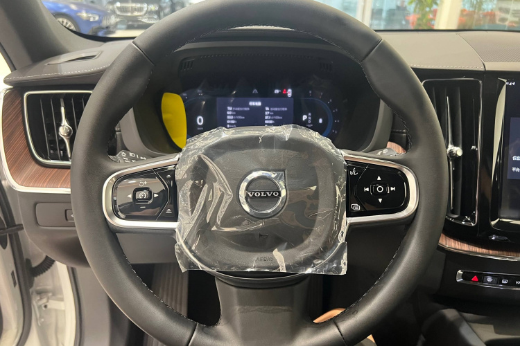 沃尔沃XC60 2025款 B5 四驱智远豪华版中控内饰7002