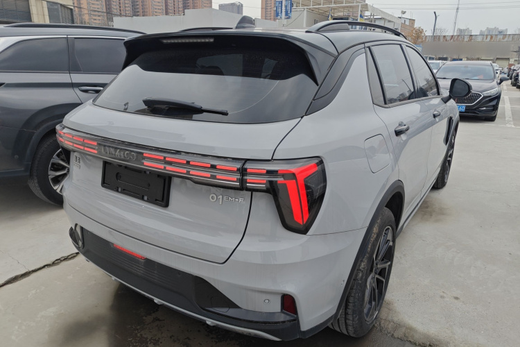 领克01 2023款 1.5TD EM-F 晨曦车身外观7