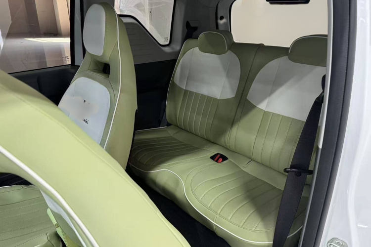 吉利银河 2024款 熊猫mini 200km 龙腾版中控内饰7003