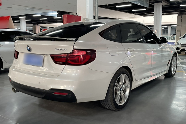 宝马3系GT 2019款 320i M运动套装车身外观6001