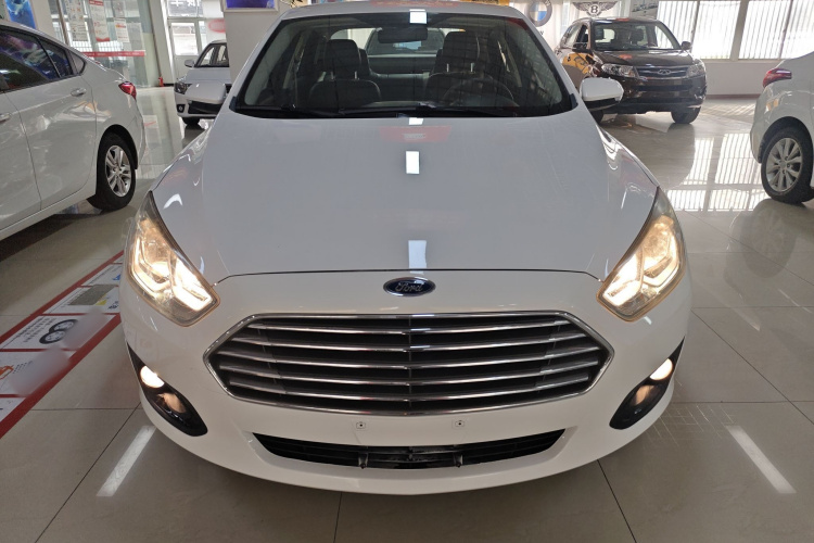 福特 福睿斯 2015款 1.5L 自动舒适型车身外观2