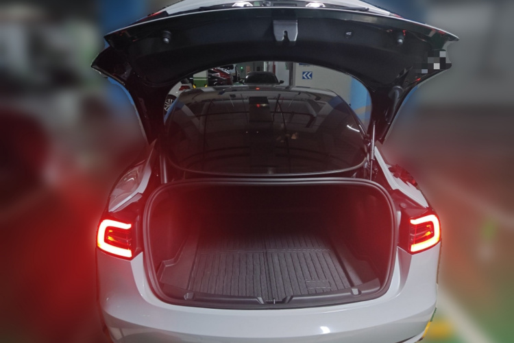 特斯拉 Model 3 2022款 后轮驱动版中控内饰23