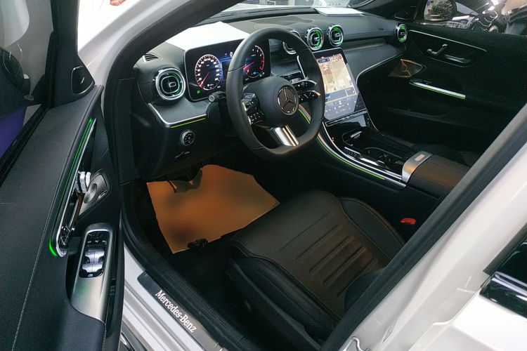 奔驰C级 2022款 C 260 L 皓夜运动版中控内饰7003