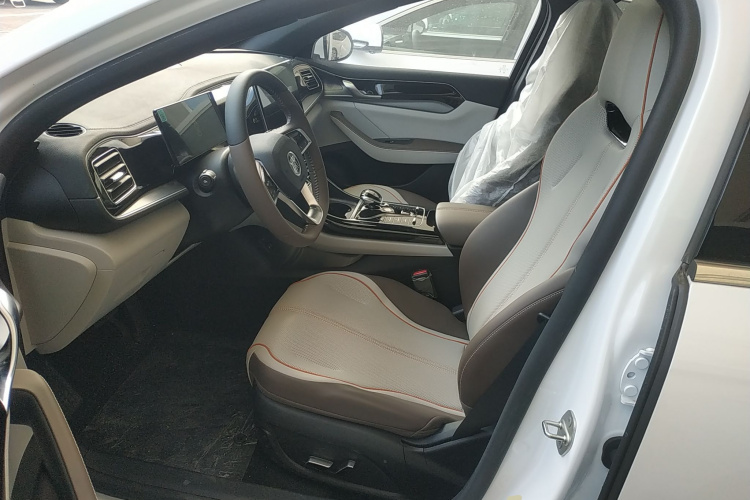 比亚迪 秦PLUS 2024款  荣耀版 DM-i 120KM超越型中控内饰19