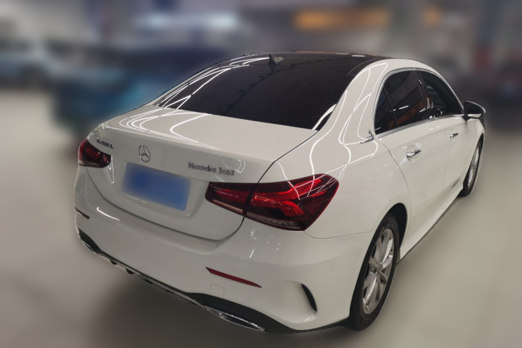 奔驰A级 2019款 A 200 L 运动轿车车身外观7