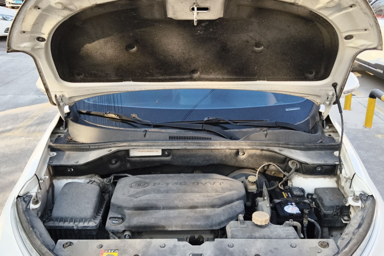 宝骏510 2019款 1.5L 手动劲享型77kW 国VI机舱底盘24