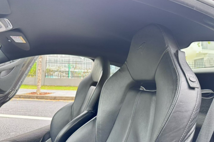 迈凯伦570 2019款 570S 3.8T Coupe中控内饰7001