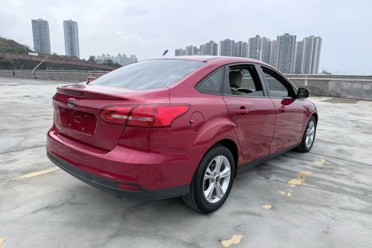 福特 福克斯 2017款 三厢 1.6L 自动舒适型智行版车身外观6010