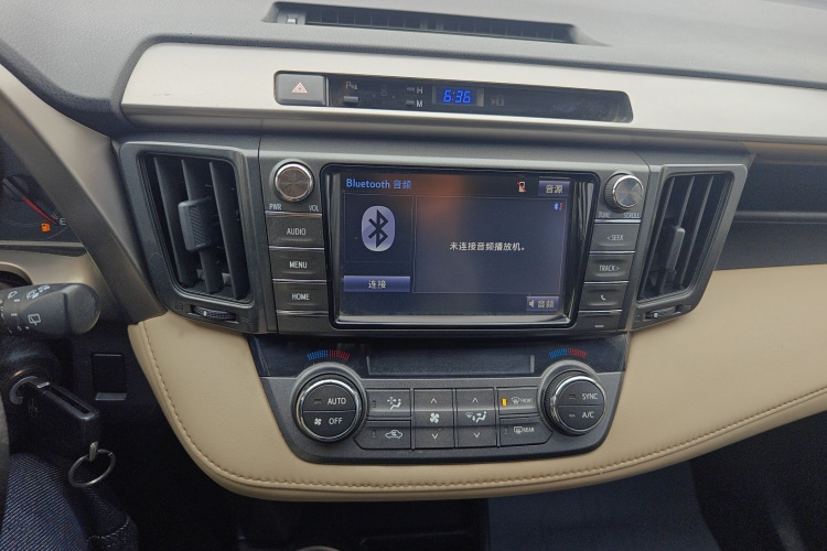 丰田 RAV4荣放 2015款 2.0L CVT两驱风尚版局部细节16