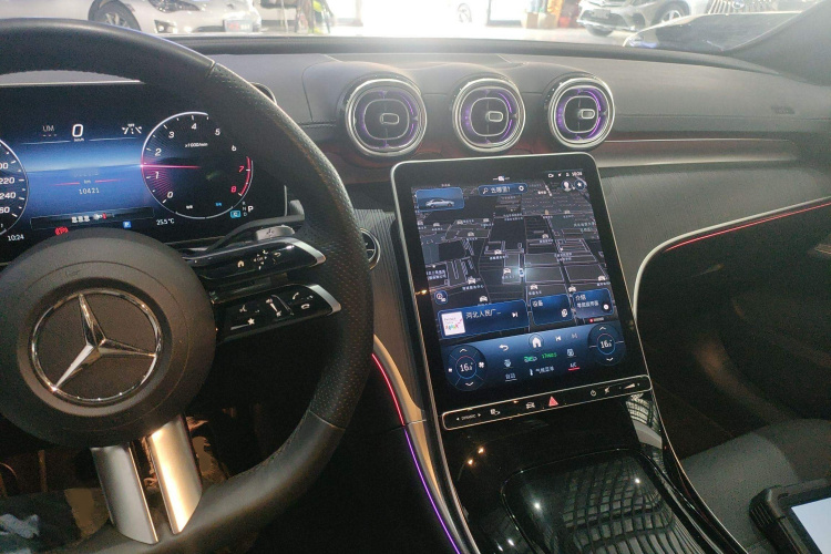 奔驰C级 2024款 改款 C 260 L 皓夜运动版中控内饰7002