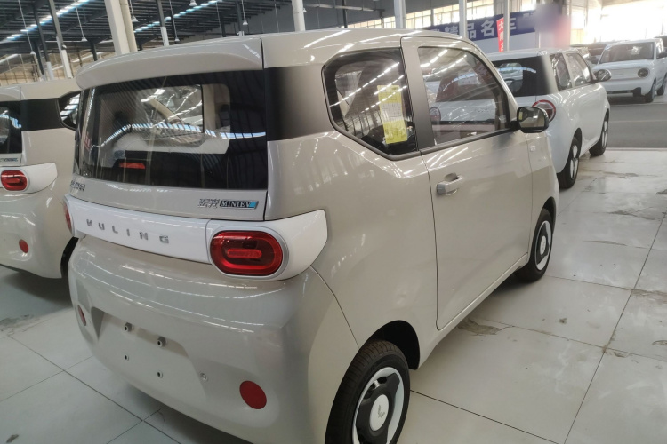 五菱汽车 宏光MINIEV 2024款 第三代 215km 青春版车身外观7