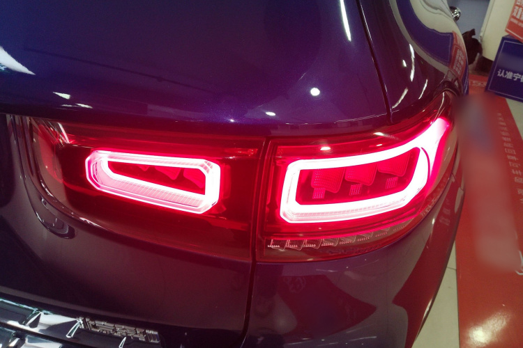 奔驰GLB 2020款 改款 GLB 200 动感型车身外观9