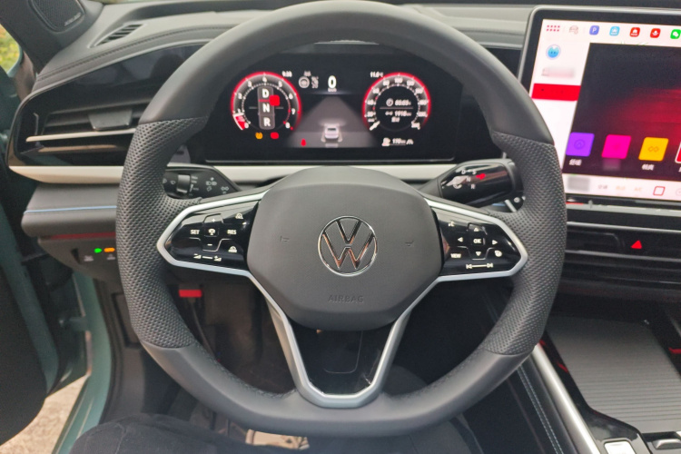 大众 帕萨特 2025款 Pro 380TSI 星空龙尊版中控内饰13