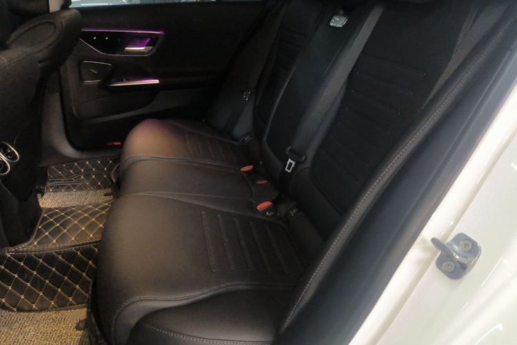 奔驰C级 2025款 改款 C 200 L 运动版中控内饰7004