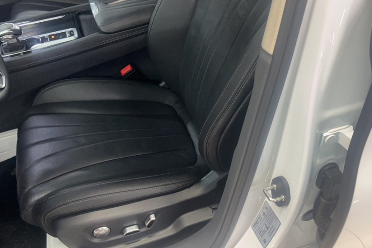 红旗H5 2023款 2.0T 自动智联旗畅版局部细节19