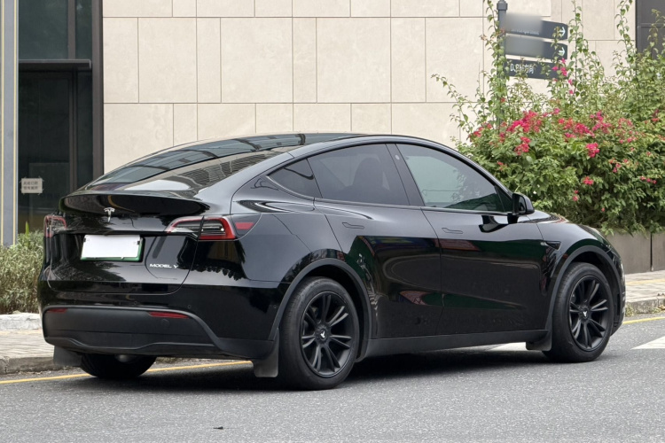 特斯拉 Model Y 2023款 后轮驱动版车身外观7