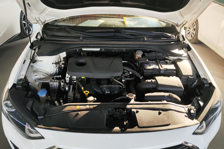现代 领动 2016款 1.6L 自动智炫·精英型机舱底盘24