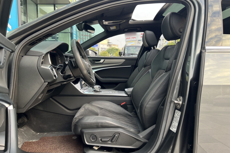 奥迪A6L 2021款 45 TFSI 臻选动感型中控内饰7002