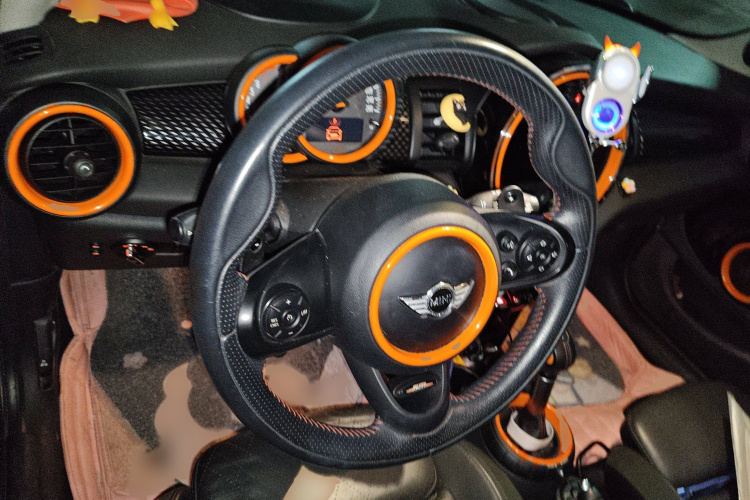 MINI 2016款 2.0T COOPER S 先锋派 五门版局部细节13