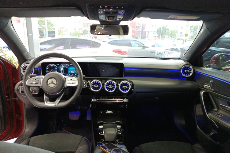 奔驰A级 2020款 A 200 L 运动轿车中控内饰12