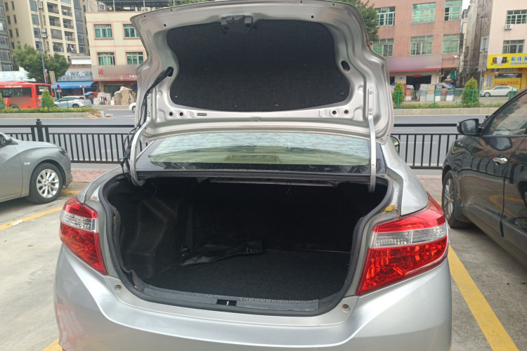 丰田 威驰 2014款 1.5L 自动智臻版机舱底盘23