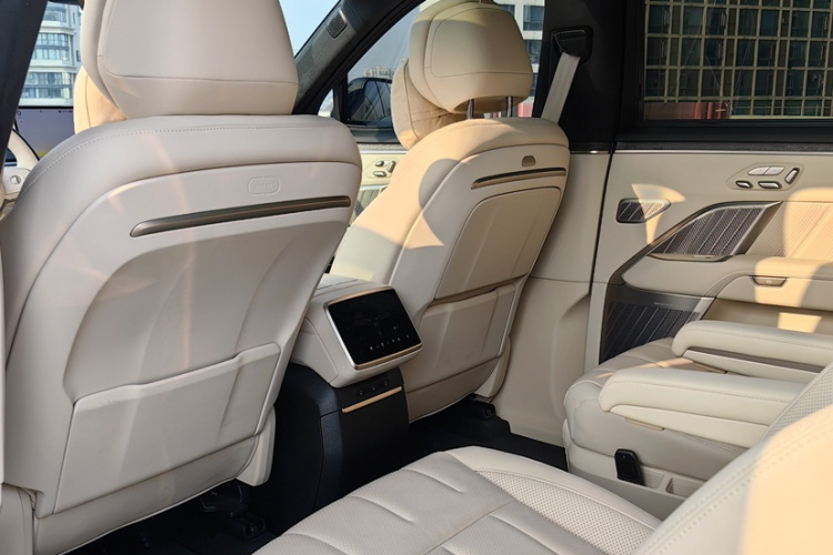 乐道L90 2025款 Ultra 六座版中控内饰7003