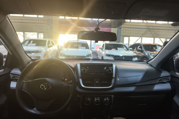 丰田 威驰 2017款 1.5L CVT创行版中控内饰12