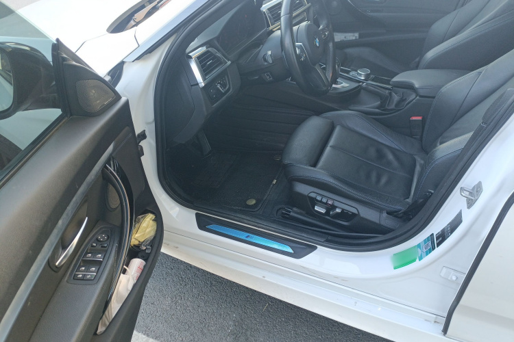 宝马3系GT 2020款 320i M运动曜夜版中控内饰20