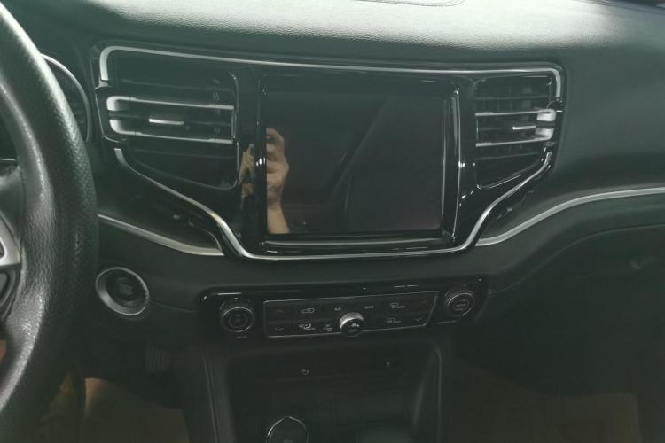 Jeep 大指挥官 2018款 2.0T 四驱悦享版 国V中控内饰7003