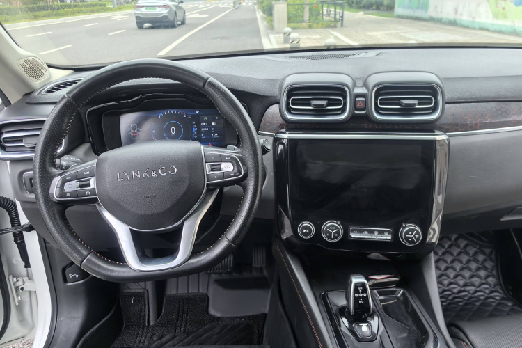 领克02 2018款 1.5T DCT两驱劲Pro版 国V中控内饰7006