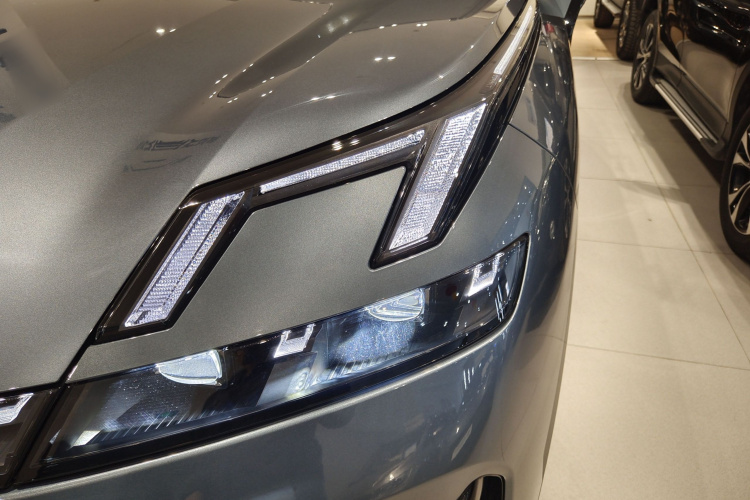 领克08 EM-P 2025款 220km 四驱性能Halo局部细节36