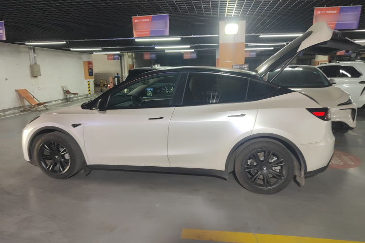 特斯拉 Model Y 2022款 改款 后轮驱动版车身外观6001