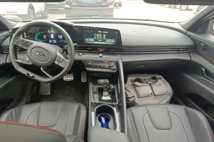 现代 伊兰特 2023款 240TGDi DCT N Line LUX尊贵版中控内饰7002