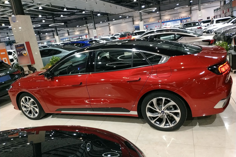 福特 蒙迪欧 2025款 2.0T EcoBoost 至尊型车身外观4