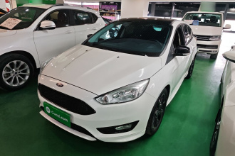 福特 福克斯 2017款 1.5T CTCC 白黑限量版