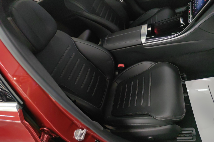 奔驰C级 2022款 C 200 L 运动版局部细节41